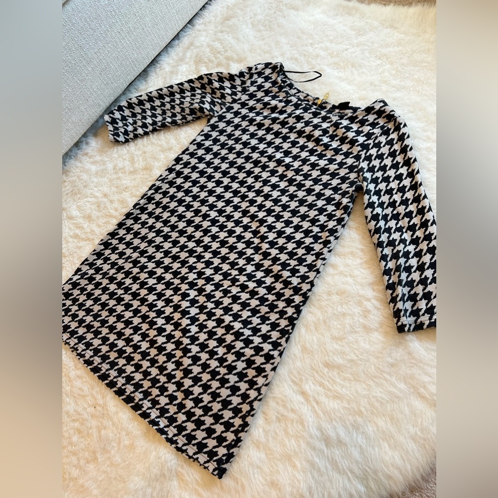Black and white houndstooth H&M dress and is a size small